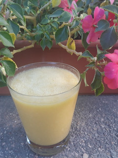 Una foto de Batido de frutas amarillas