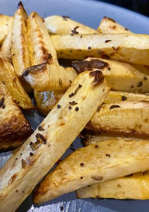A picture of Roasted Swede chips.