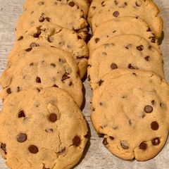 A picture of Peanut Butter Chocolate Chip Cookies.
