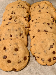 A picture of Peanut Butter Chocolate Chip Cookies.