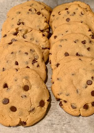 A picture of Peanut Butter Chocolate Chip Cookies.