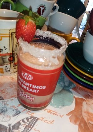 Una foto de Batido de fresa con café