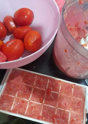 A picture of Tomatoes paste.