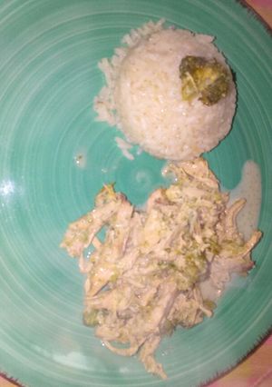 Una foto de Pollo en salsa de brócoli