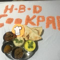 A picture of Kadhi khichri & Gurde ka Salan ki thaali.