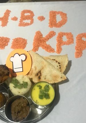 A picture of Kadhi khichri & Gurde ka Salan ki thaali.