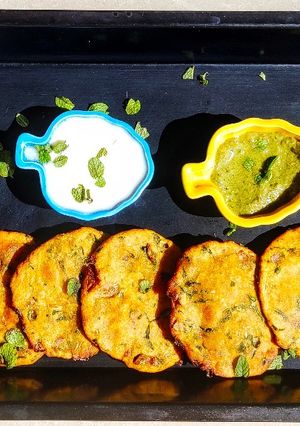 A picture of Spring onion Mathri.