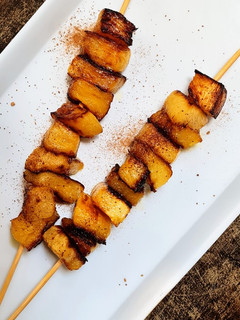 Una foto de Pinchos de piña 🍍 Idea sencilla, fácil, saludable ♥️ 3 ingredientes 🍍 sin azúcar ni edulcorante