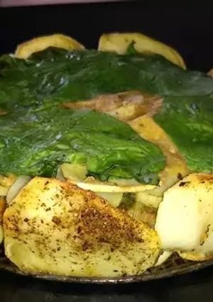 Una foto de Tarta con base de papas asadas 😋 Relleno de carne picada