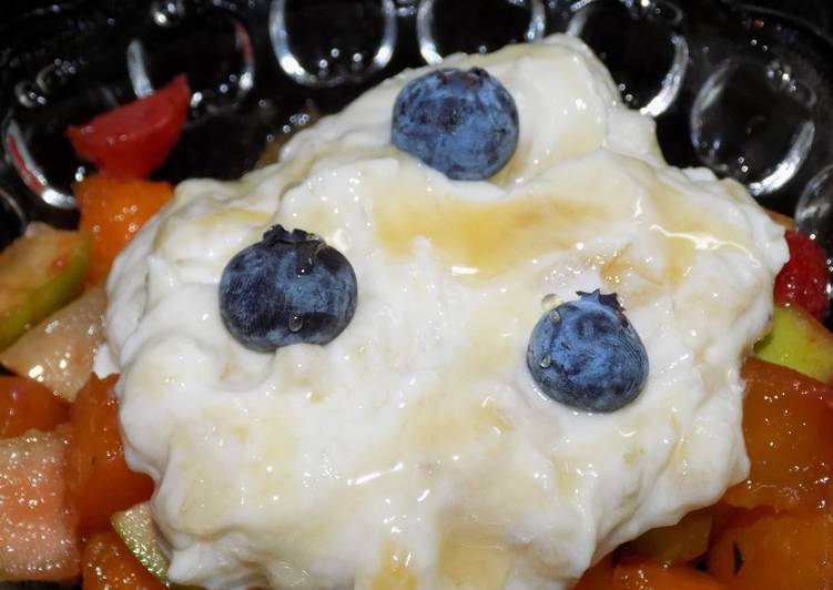 Macedonia de frutas con falsa crema