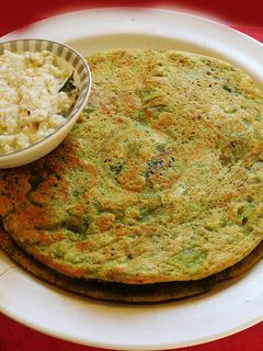 முடகத்தான் கீரை நெய் ஊத்தப்பம் (Mudakkathaan keerai nei uthappam recipe in tamil) செய்முறை முக்கிய புகைப்படம்