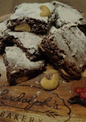A picture of Cashew brownies.
