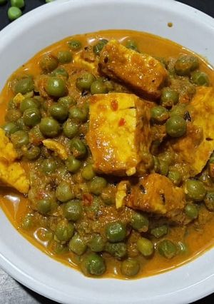 मटर पनीर (Matar paneer recipe in hindi) रेसिपी मुख्य फोटो