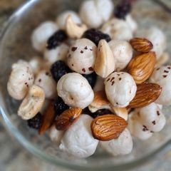 A picture of Makhana dry fruits chivda.