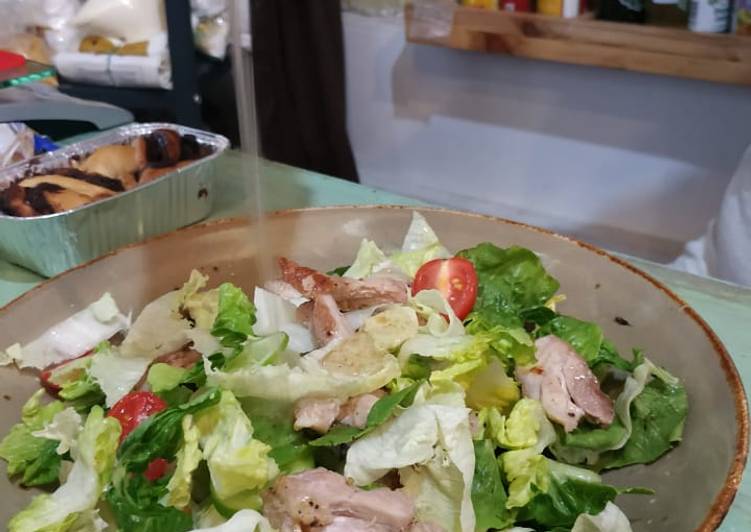 Cara Termudah Membuat Green Salad with Thai Sauce and Pan Seared Chicken Super Lezat