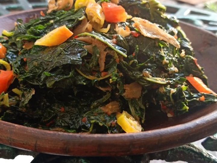 Langkah Gampang Membuat Resep Oseng daun singkong teri jengki terasi ala Dee😊 yang Bisa Manjain Lidah Anti Ribet, Mantap