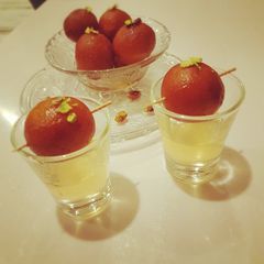 A picture of Gulab Jamun.
