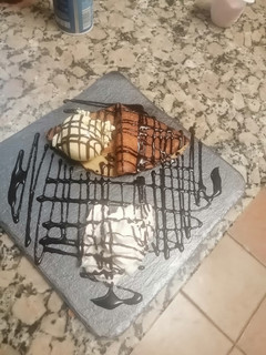 Una foto de Crepes de café con sirope de chocolate