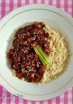 Foto resep Jjajangmyeon Resep asli Korea