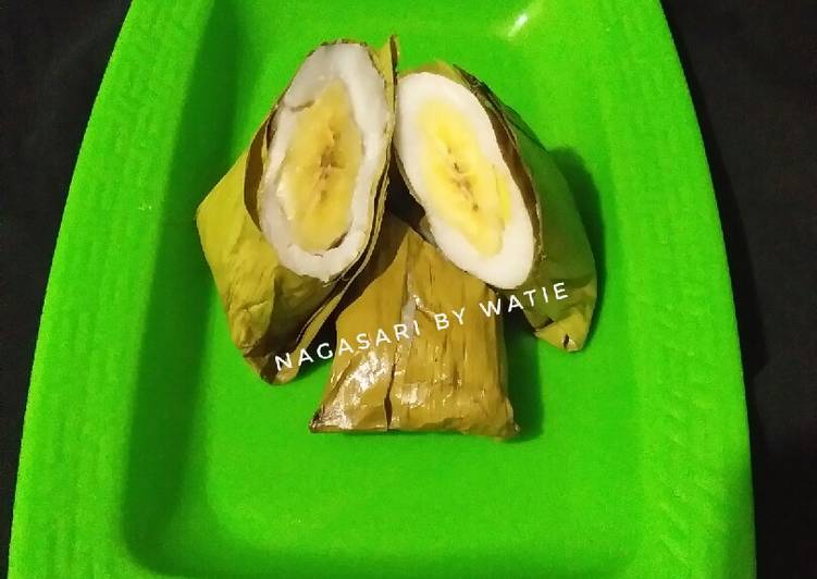 Bagaimana Menyiapkan Nagasari pisang, Lezat Sekali
