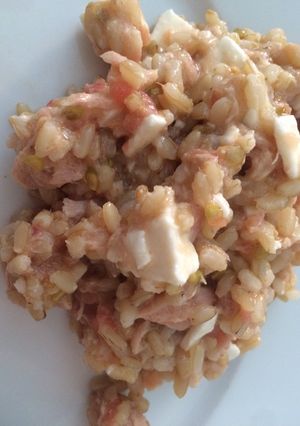 Foto principal de Ensalada de arroz integral, fácil y ligera