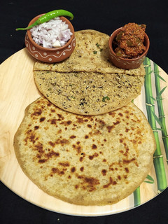 सत्तू का पराठा (Sattu Paratha Recipe In Hindi) रेसिपी मुख्य फोटो