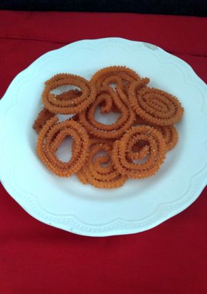 ચકરી (Chakri Recipe In Gujarati) રેસીપી મુખ્ય ફોટો
