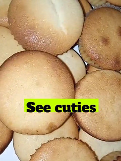 A picture of Vanilla cupcakes.