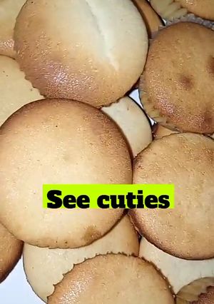 A picture of Vanilla cupcakes.
