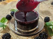 Una foto de mermelada de moras