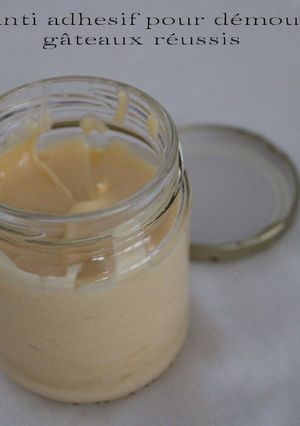 Une photo de Mélange anti adhésif magique pour démoulages des gâteaux réussis