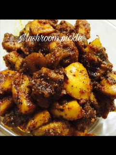 மஸ்ரூம் ஊறுகாய் (Mushroom pickle Recipe in Tamil) செய்முறை முக்கிய புகைப்படம்
