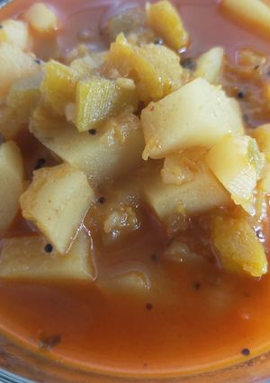 A picture of Potato Pumpkin curry.