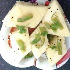 A picture of Khaman daal Dhokla taste of gujrat.