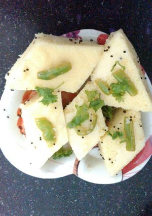 A picture of Khaman daal Dhokla taste of gujrat.