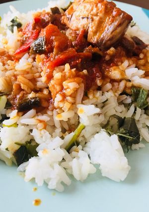 A picture of Vegetable rice with fish stew.