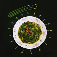 A picture of Onion Flower Stalks dry Curry.