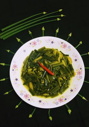 A picture of Onion Flower Stalks dry Curry.