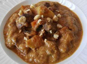 Foto principal de Ternera guisada en salsa de nueces y anacardos