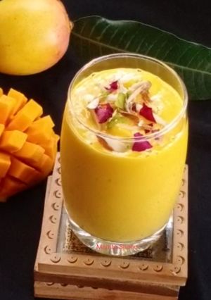 पंजाबी मैंगो लस्सी (Punjabi mango lassi recipe in Hindi) रेसिपी मुख्य फोटो
