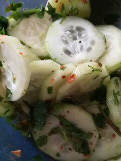 Una foto de Ensalada deliciosa y fresca de pepino
