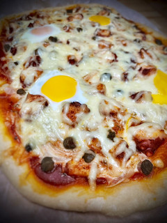 Una foto de Pizza de pulpo á feira con huevo