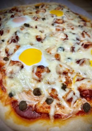Una foto de Pizza de pulpo á feira con huevo