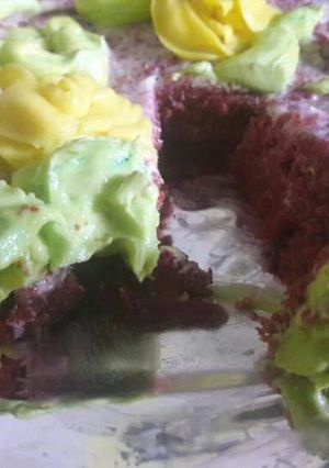 A picture of Wheat flour red velvet cake.