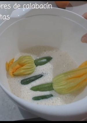 Una foto de Flores fritas de calabacín