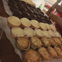 A picture of Four Seasons Cupcakes.