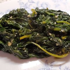 A picture of Wilted Garlic Spinach.