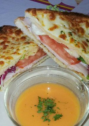 Una foto de Sándwich de verano "Gazpachito"