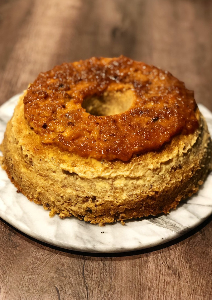 Una foto de Budín de pan con pan de masa madre
