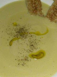 Una foto de Crema de calabacín con quesitos